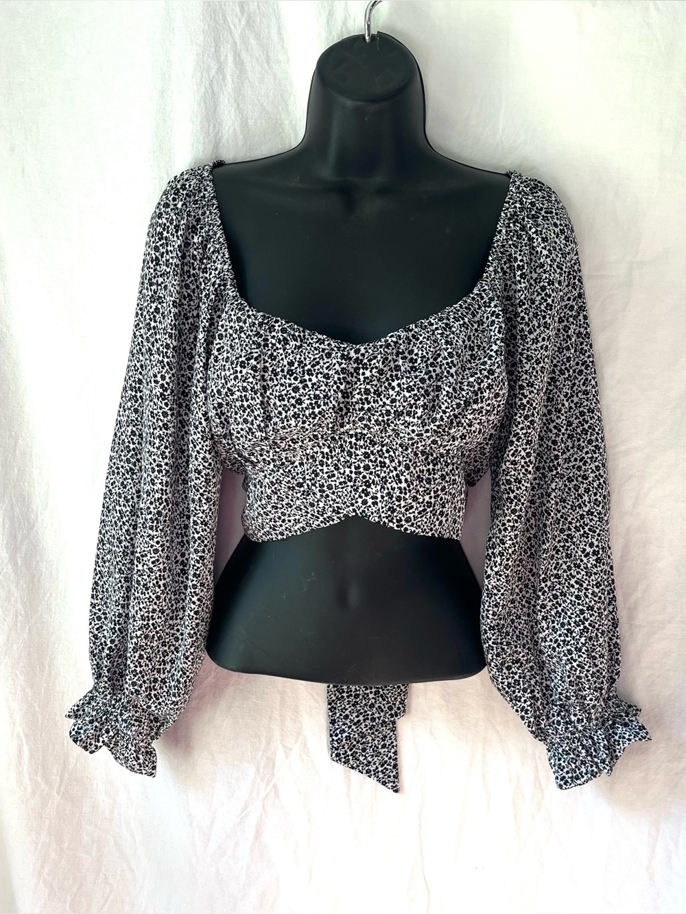 Altar’d State Floral Black and White Tie Back Puff Sleeve Peasant Crop Top XS